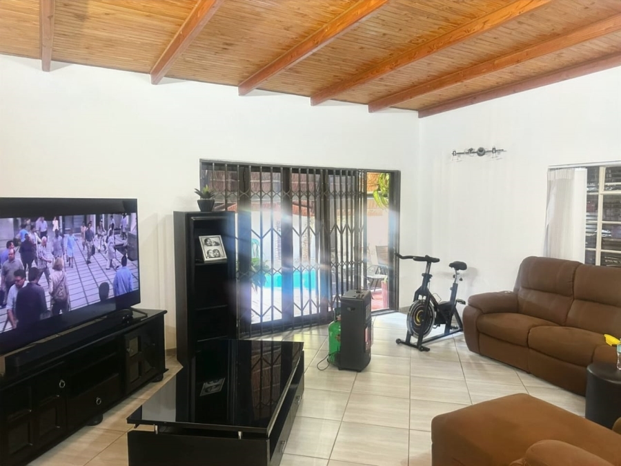 3 Bedroom Property for Sale in Safari Gardens North West